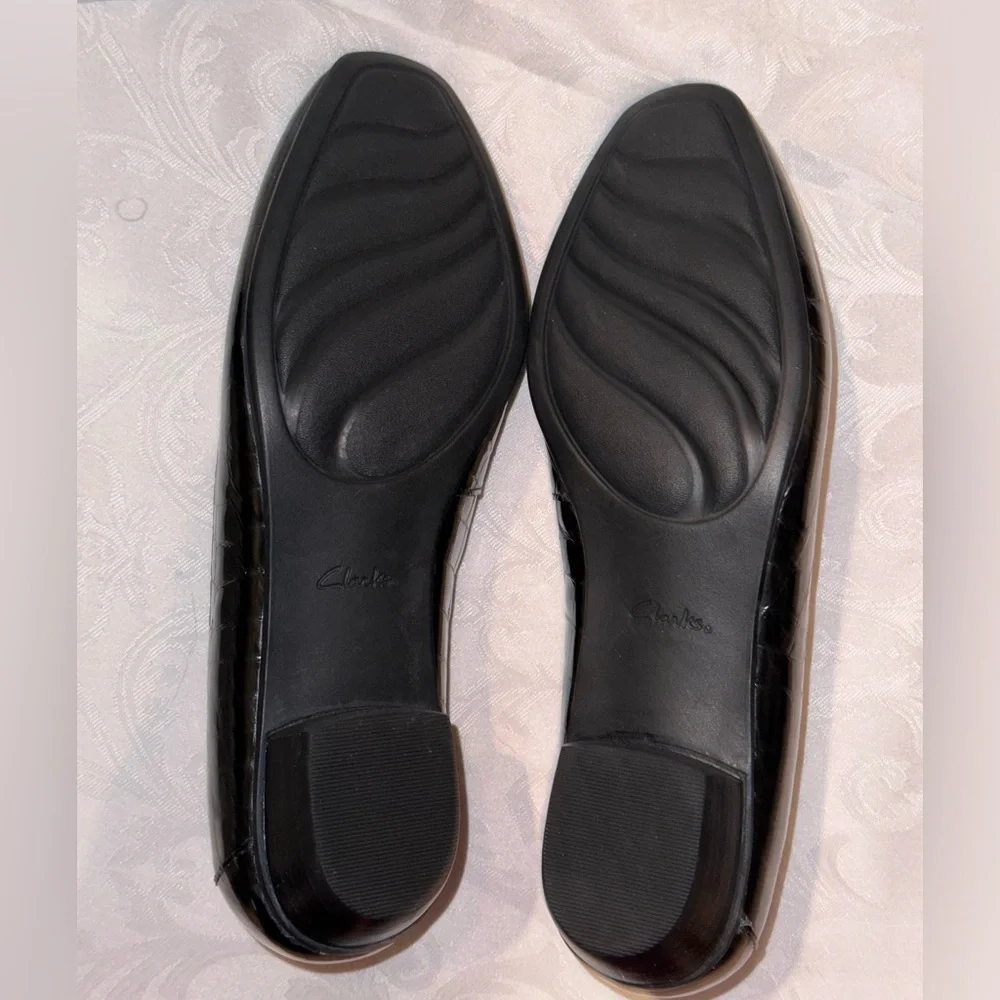 Clarks Everyday Croc Embossed
Patent Leather Loafers, NEW, Size 7.5 - Picture 15 of 16